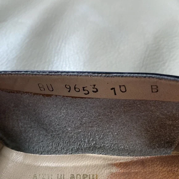 Salvatore Ferragamo Vara size 39.5 - Picture 7 of 7